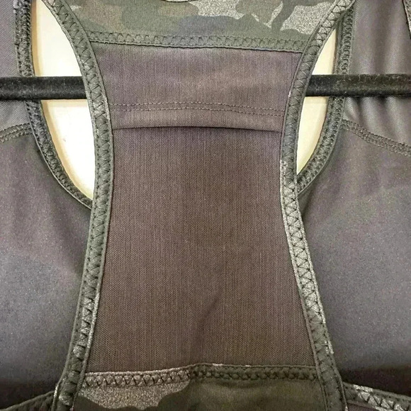 NWT Fabletics Sports Bra in Camouflage Print - Picture 3 of 5